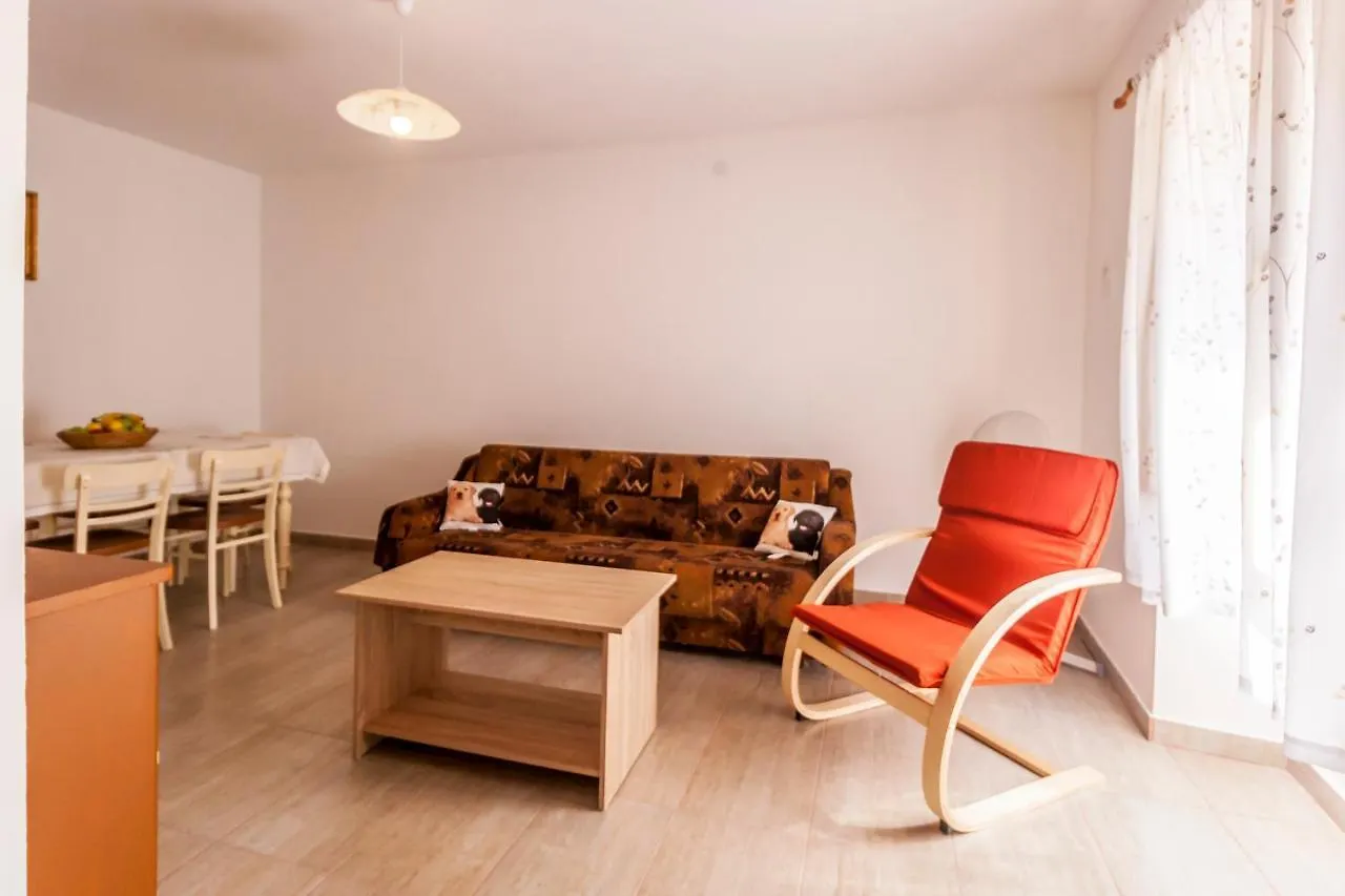 Guest house House Krizanic In Marcana, Istria, With 2 Apartments, Total 9 Guests