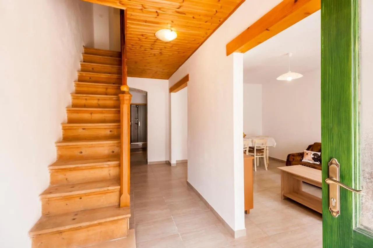 House Krizanic In Marcana, Istria, With 2 Apartments, Total 9 Guests