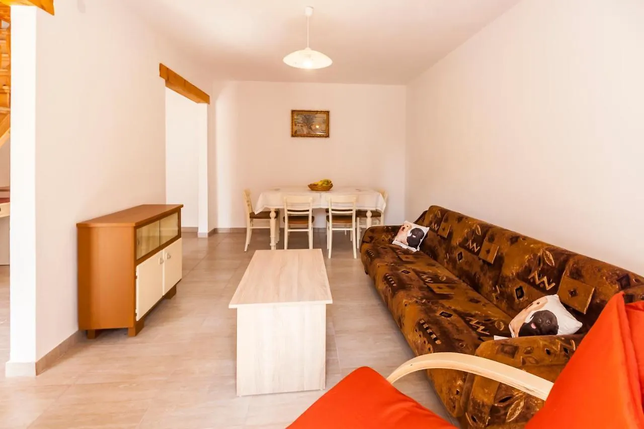 House Krizanic In Marcana, Istria, With 2 Apartments, Total 9 Guests Guest house