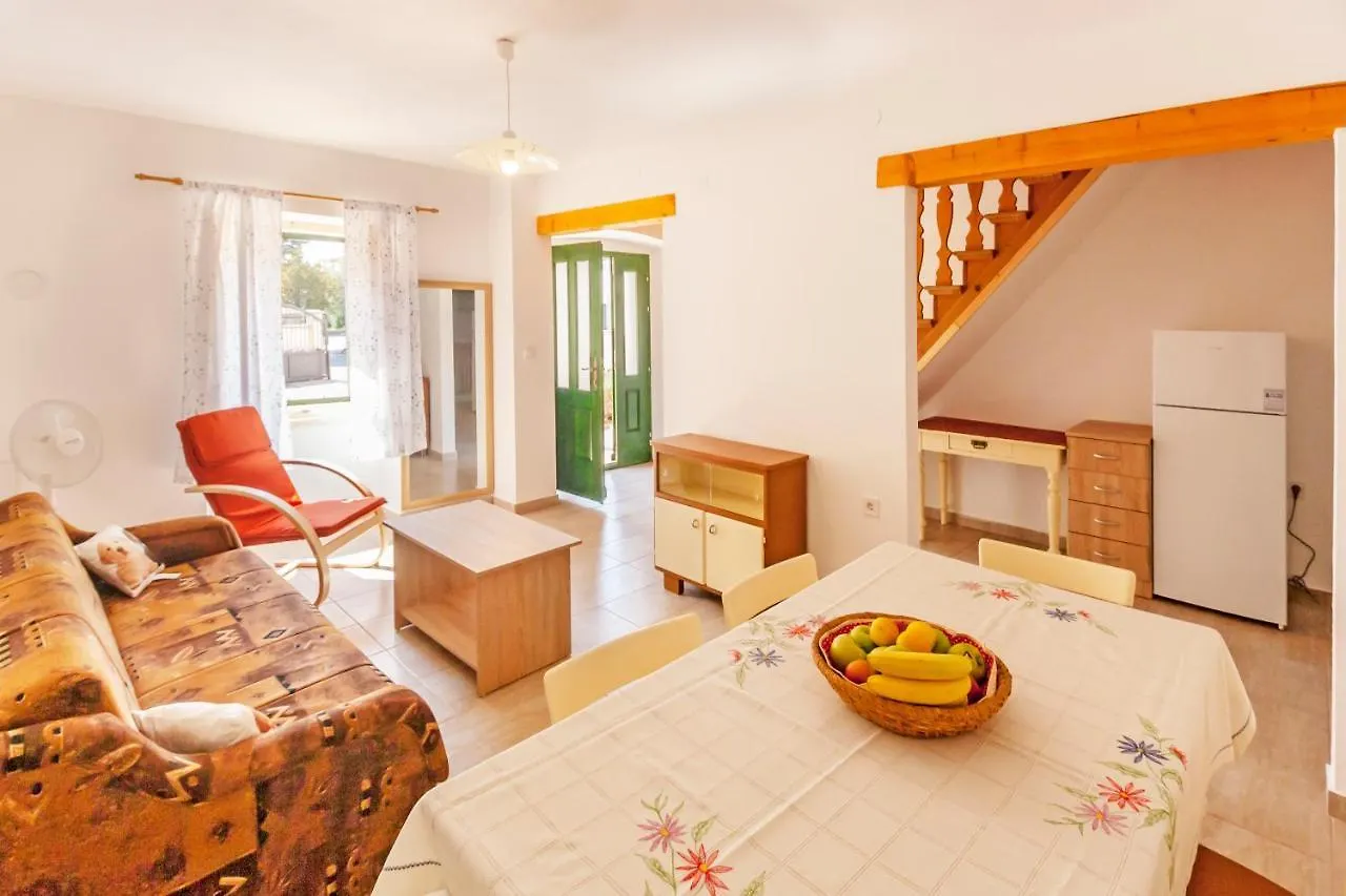 House Krizanic In Marcana, Istria, With 2 Apartments, Total 9 Guests