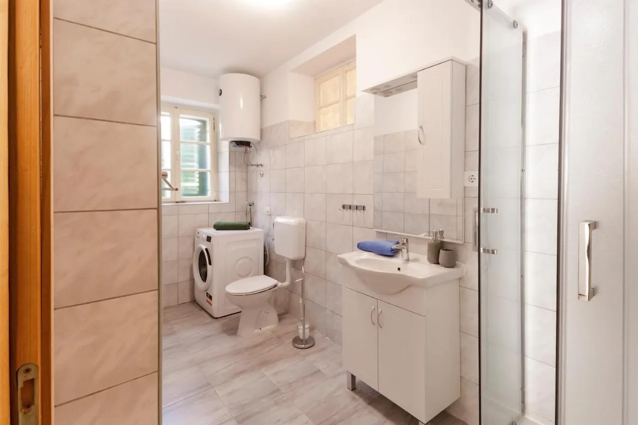 House Krizanic In Marcana, Istria, With 2 Apartments, Total 9 Guests