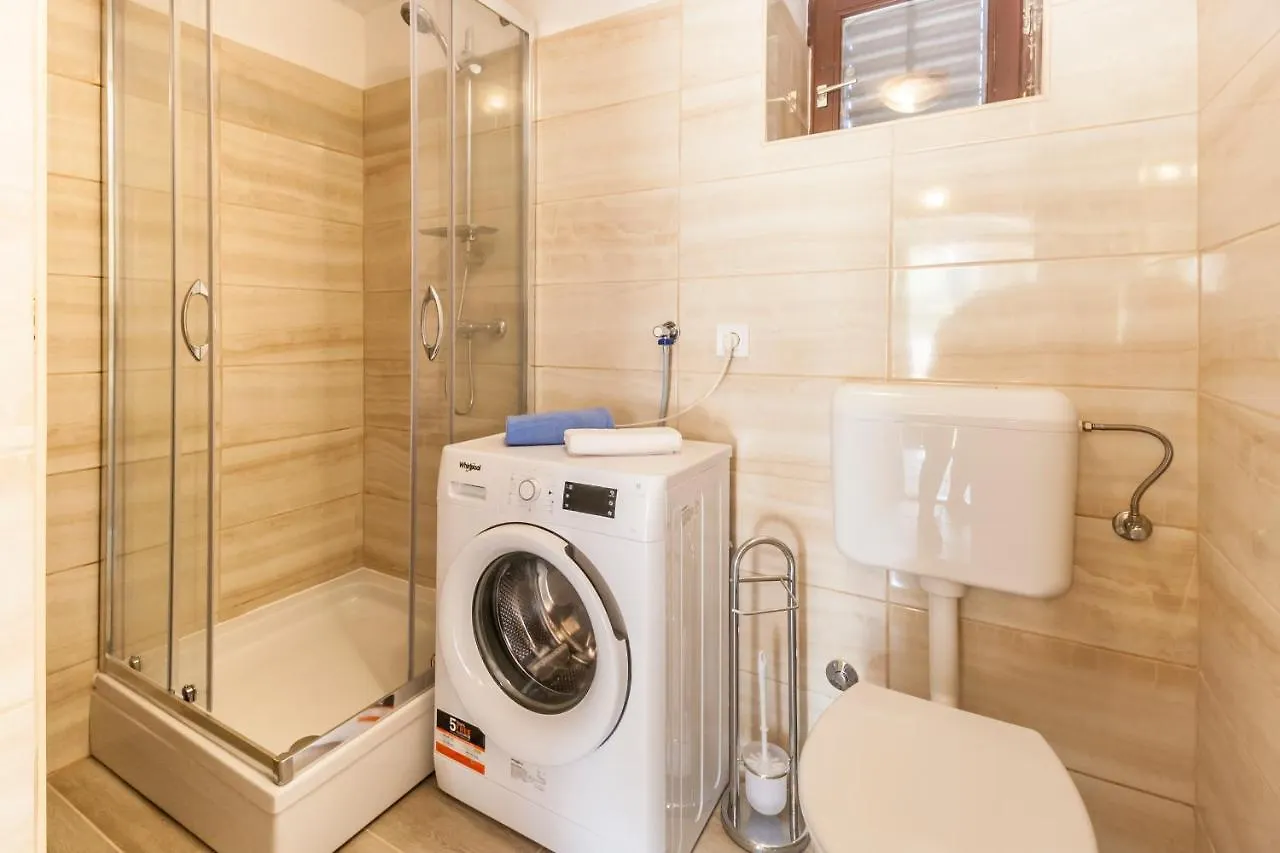 Guest house House Krizanic In Marcana, Istria, With 2 Apartments, Total 9 Guests Croatia