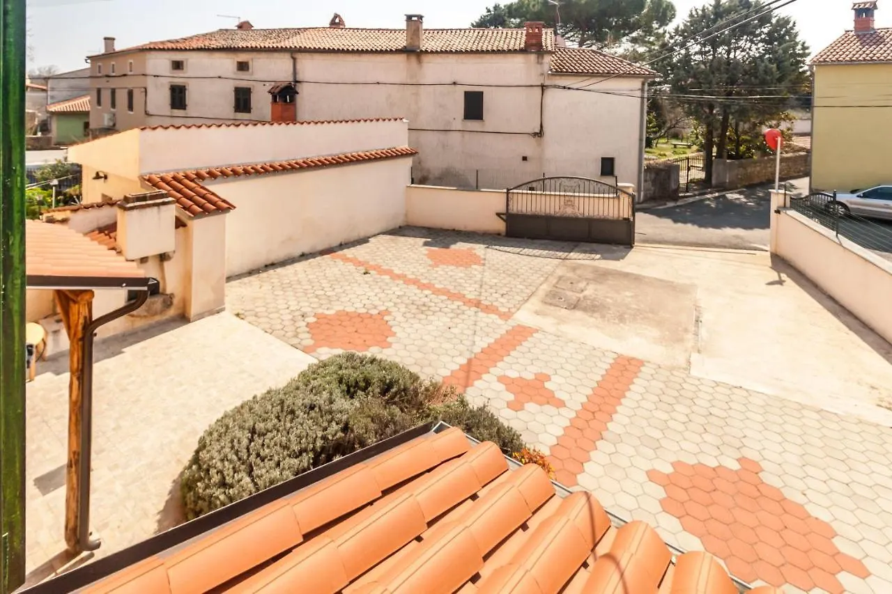 House Krizanic In Marcana, Istria, With 2 Apartments, Total 9 Guests 0*, Marcana