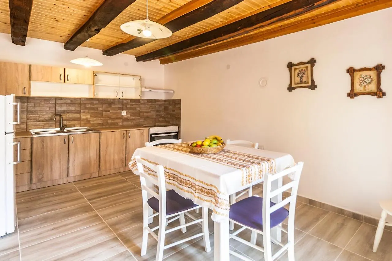 House Krizanic In Marcana, Istria, With 2 Apartments, Total 9 Guests Marcana
