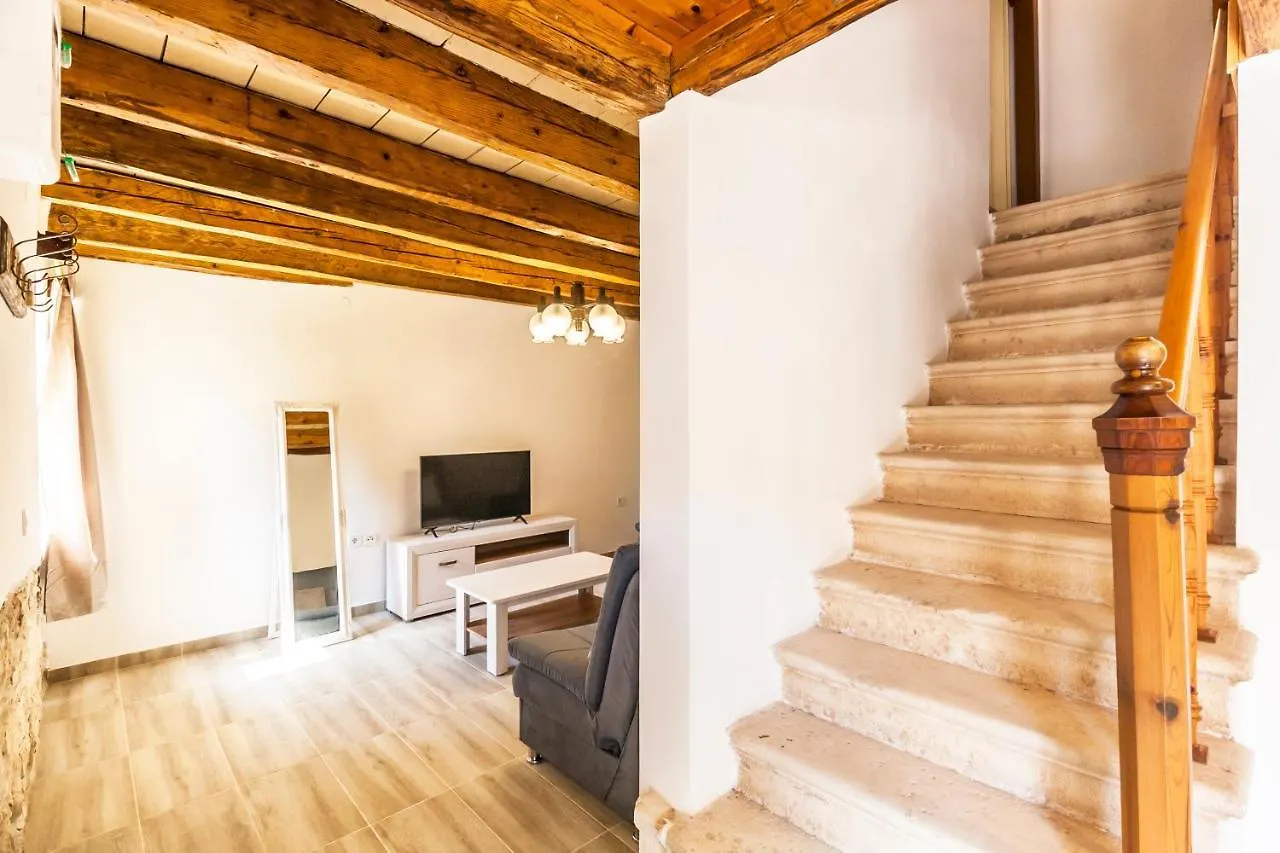 Guest house House Krizanic In Marcana, Istria, With 2 Apartments, Total 9 Guests