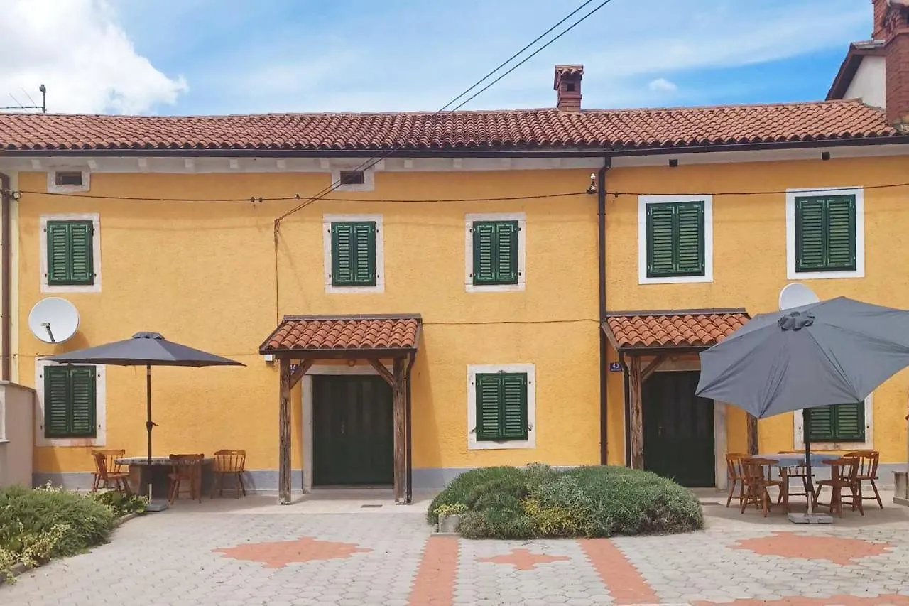House Krizanic In Marcana, Istria, With 2 Apartments, Total 9 Guests Guest house Marcana